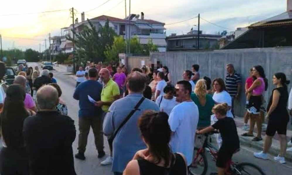 Πάτρα, Νεάπολη, Ζαρουχλέικα, Εισαγγελέας, κεραία κινητής, κεραία κινητής τηλεφωνίας, οδός Τελαμώνος, Νεκτάριος Φαρμάκης, Περιφέρεια Δυτικής Ελλάδας, κινητοποιήσεις κατοίκων, διαμαρτυρία, Patra, Neapoli, Zarouchleika, keraia kinitis, keraia kinitis tilefonias, odos Telamonos, Eisangeleas, Nektarios Farmakis, mobiletower, celltower, Patras, mobile antenna, resident protest,