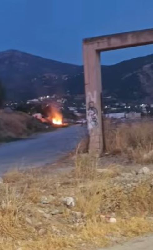 Πάτρα, Ριγανόκαμπος, φωτιά, πυρκαγιά, καταυλισμός Ρομά, επεισόδια, ΕΛΑΣ, Πυροσβεστική, αστυνομία, παραβατικότητα, Patra, Riganokampos, fotia, pyrkagia, katavlismos Roma, epeisodia, ELAS, Pyrosvestiki, astynomia, paravatikotita, Patras, Riganokampos fire, Roma camp, clashes, Greek Police, Fire Brigade, unrest, local news, Patras news,
