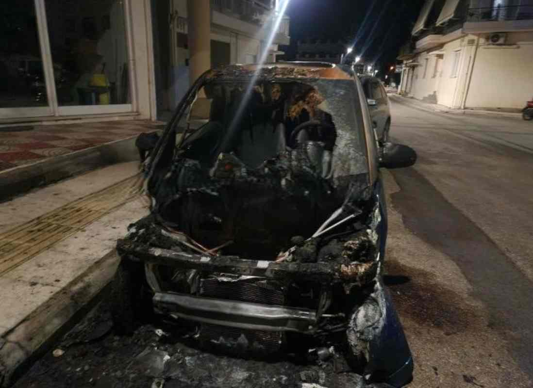 Πάτρα, Ζαρουχλέικα, έκρηξη, εμπρησμός, φωτιά σε αυτοκίνητο, εμπρησμός Smart, οδός Ευβοίας, Πυροσβεστική Πάτρας, Αστυνομία Πάτρας, εγκληματικότητα Πάτρα, Patra, Zarouchleika, explosion, arson, car fire, Smart car arson, Evvoias street, Patras Fire Department, Patras Police, crime Patras, ekrixi, emprismos, fotia se aftokinito, odos Evvoias, Zarochleika, Pyrosvestiki Patra, Astynomia Patra,
