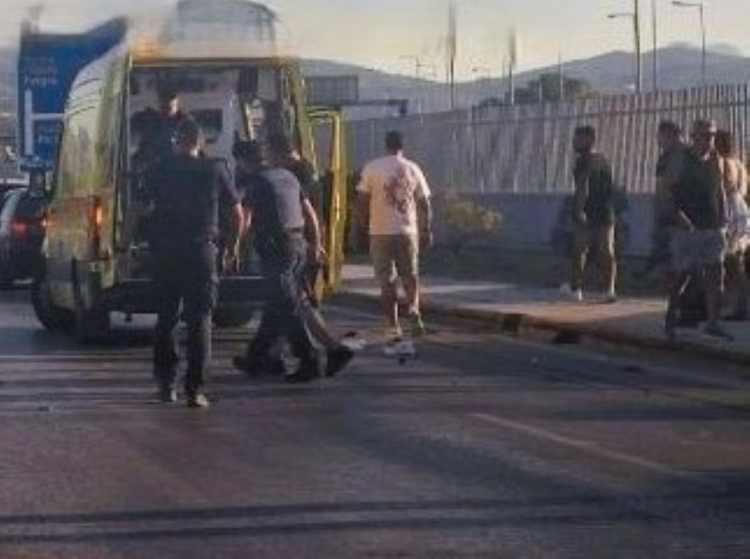 τροχαίο Πάτρα, τροχαίο ατύχημα, Ακτή Δυμαίων, Ανθείας Πάτρα, τραυματισμός μοτοσικλετιστή, μηχανή τροχαίο, ΕΚΑΒ Πάτρα, Τροχαία Πατρών, Νέο Λιμάνι Πάτρας, σοβαρό ατύχημα, car accident Patras, motorcycle crash Patras, Akti Dymaion, Antheias street, Patras traffic accident, emergency EKAB Patras, Patras port accident, troxaio Patra, troxaio atychima, Akti Dymaion Patra, motorikleta troxaio, traumatismos Patra, troxaia Patron,