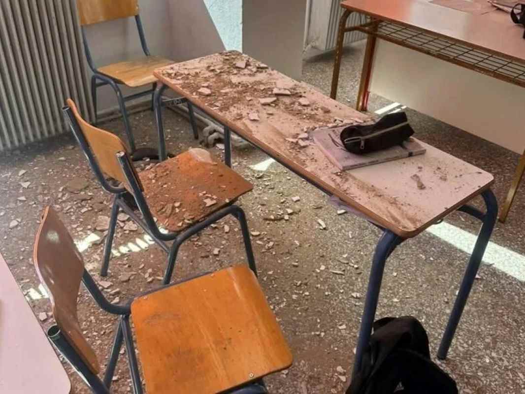 Πάτρα, 6ο Λύκειο Πάτρας, πτώση οροφής, κατάρρευση σοβάδων, ασφάλεια σχολείων, σχολικό συγκρότημα Πυροσβεστείου, Δήμος Πατρέων, 11ο Λύκειο Πάτρας, Patra, Patras, 6th High School Patras, roof collapse, school safety, ceiling collapse, Patra 6o lykeio, ptosi orofis Patra, patras school ceiling collapse,