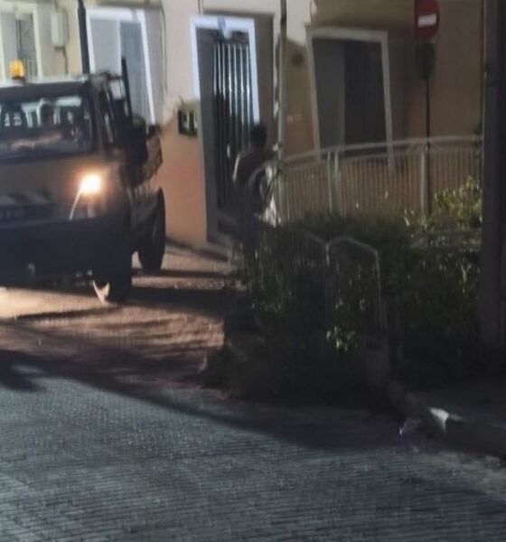 Πάτρα, Patra, Patras, Κάστρο Πάτρας, Kastro Patras, ατύχημα, atychima, accident, φορτηγό, fortigo, truck, χειρόφρενο, cheirofreno, handbrake, παράσυρση, parasyrsi, κολώνα φωτισμού, kolona fotismou, streetlight pole, τροχαίο, trochaio, traffic accident, εκτροπή, ektropi, ειδήσεις Πάτρα, eidiseis Patra, Patras news,