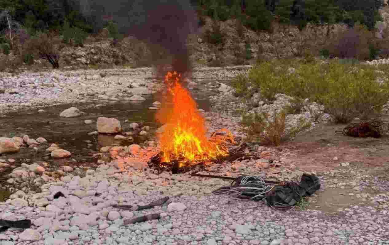 Πάτρα, ποταμός Γλαύκος, καύση καλωδίων, Πυροσβεστική, αυτόφωρο, διοικητικό πρόστιμο, μόλυνση περιβάλλοντος, υδροηλεκτρικός σταθμός, ανάκτηση χαλκού, Patra, Glafkos river, cable burning, Fire Department, arrest, fine, environmental pollution, Patras, potamos Glafkos, kausi kalodion, Pyrosvestiki, aftoforo, prostimo, molynsi perivallontos, copper recovery,