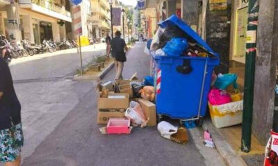 Πάτρα, ποδηλατόδρομος, Αγίου Νικολάου, σκουπίδια, κάδοι απορριμμάτων, κακοτεχνίες, αστική κινητικότητα, έργα Πάτρα, διαβάσεις πεζών, Patra, Patras, podilatodromos, Agiou Nikolaou, skoupidia, kadoi, Patras bicycle lane, Patras cycle path, Patras trash bike lane, Patras urban mobility, Patras infrastructure issues,