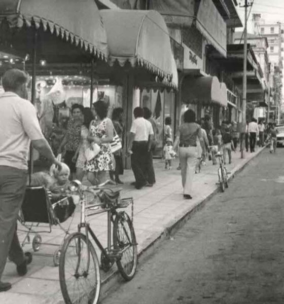 Πάτρα, οδός Μαιζώνος, πολυκατάστημα Μουστάκης, πολυκατάστημα Τοξαβίδης, ιστορικά καταστήματα Πάτρας, εμπορική ιστορία Πάτρας, φωτιές πολυκαταστημάτων, εμπρησμοί πολυκαταστημάτων, παλιά Πάτρα, ρετρό Πάτρα, εμπορικό κέντρο Πάτρα, δεκαετία 70 Πάτρα, δεκαετία 80 Πάτρα, Patra, Patras, Maizonos street, Moustakis department store, Toxavidis department store, Patras commercial history, historic stores Patras, department store fires, old Patras, retro Patras, Patras history,
