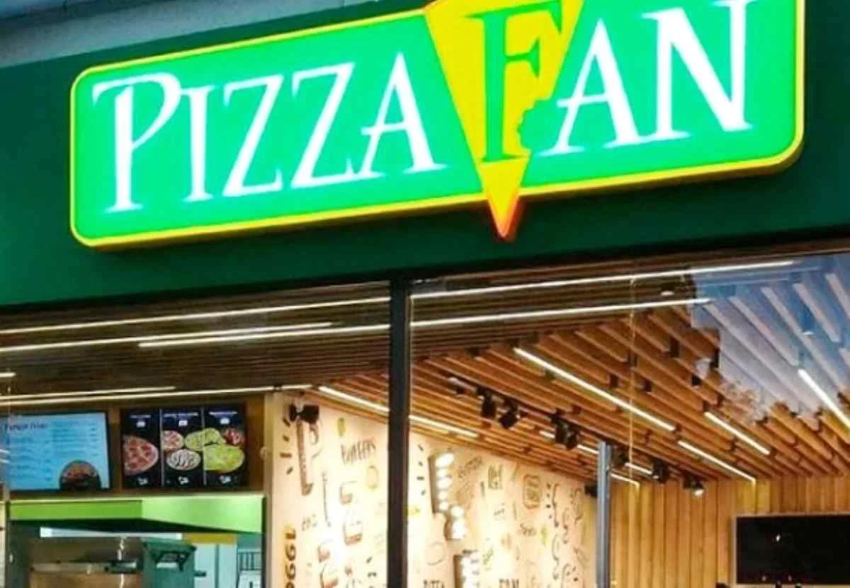 Φωτεινή επιγραφή καταστήματος Pizza Fan