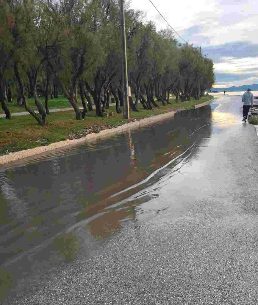 plaz-patras-plimmyrismenos-dromos