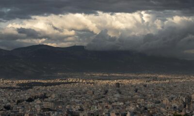 Βαριά σύννεφα και βροχή — ενδεικτική εικόνα
